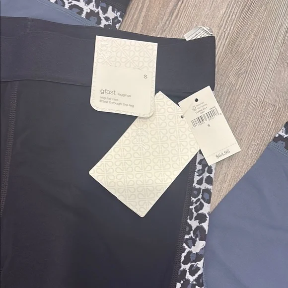 Gap Fit Black leggings with black tank. - Picture 4 of 6